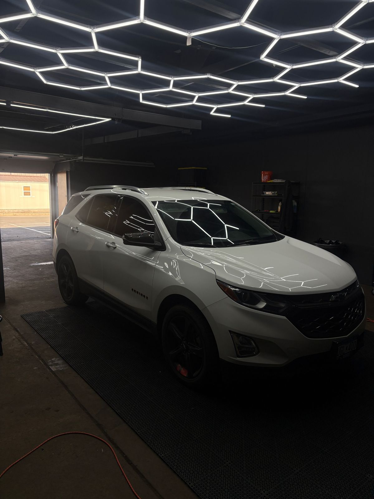 SUV — White Chevrolet Equinox